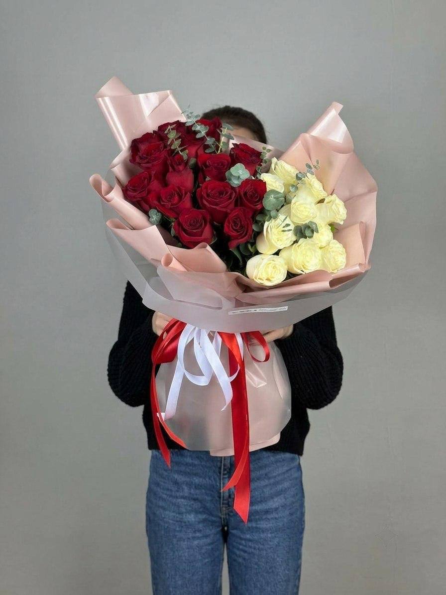 Моно-букет из 51 роз